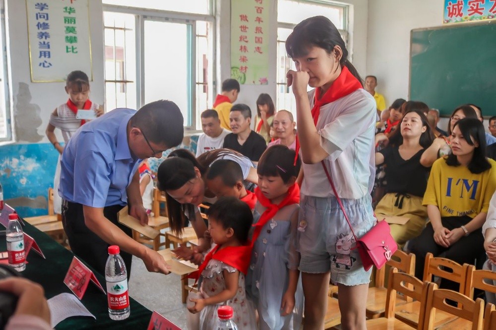 開展(zhan)幫扶結對愛心助學(xué)活動(dòng)